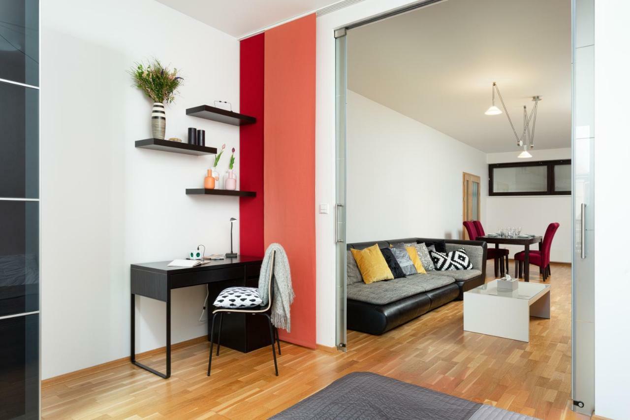 Prague Days - Family 2Bdr Apt - Garage Parking - Balcony Экстерьер фото